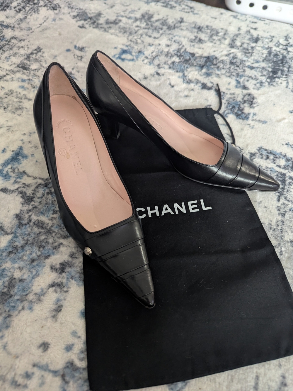 CHANEL Black Pointed-Toe Leather Mid-Heel Pumps